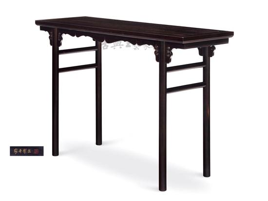 田家青家具作品:紫檀云头纹小条案(图片提供:中国嘉德)