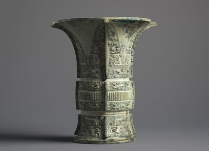 古代青铜酒器（尊）。可追溯至西周早期公元前11-10世纪，高度：25.0厘米