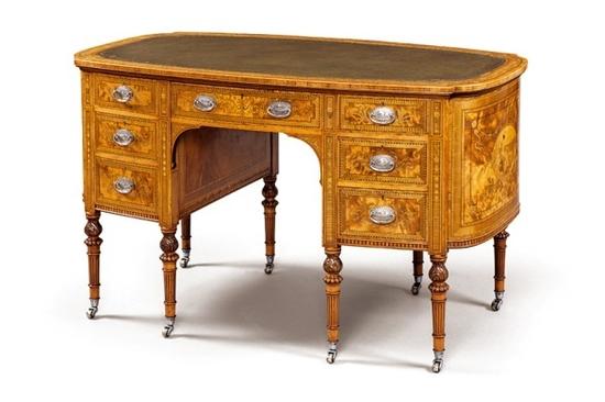约1890年 英国维多利亚时期椴木及细木镶嵌图书桌