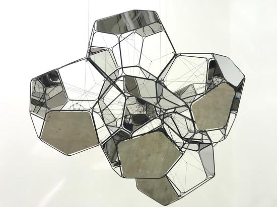 Toms SaracenoCT Cha b/M+M, 2016Metal, mirror panels, steel thread, polyesterrope, fishing line, metal wire106 x 182 x 117 cm (7 modules  60 cmeach)(TS 279)