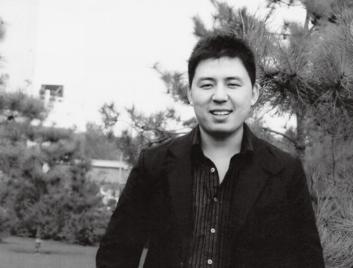 　　宋彦军，1976年生于河南，中国艺术研究院创作研究员、中国画院画家。中国美术家协会会员，文化部青联美术工作委员会委员,中国工笔画协会理事。