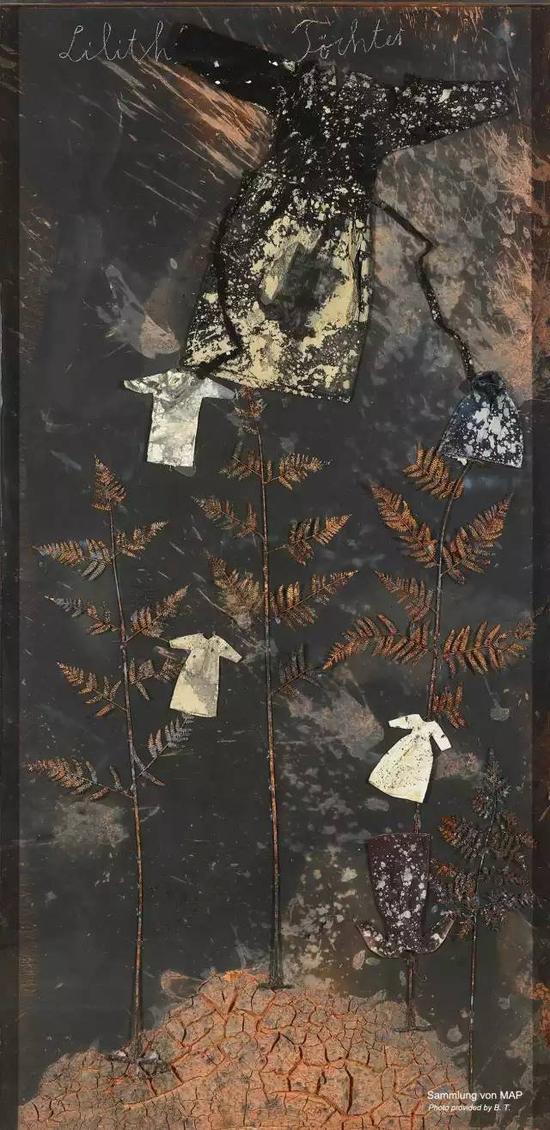 《莉莉丝的女儿们》 综合材料：纺织物、干燥植物   286.1x141.5x10.1cm   2010 年
