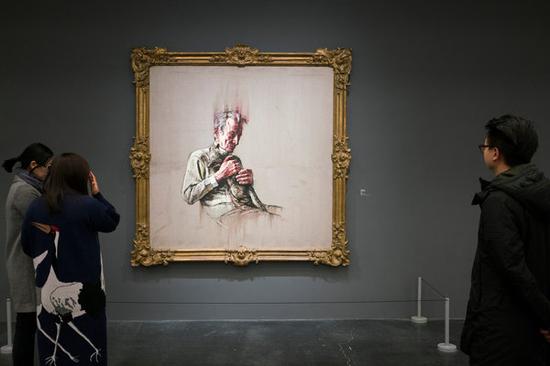 曾梵志的《弗洛伊德》（2011）在北京尤伦斯当代艺术中心的展览上