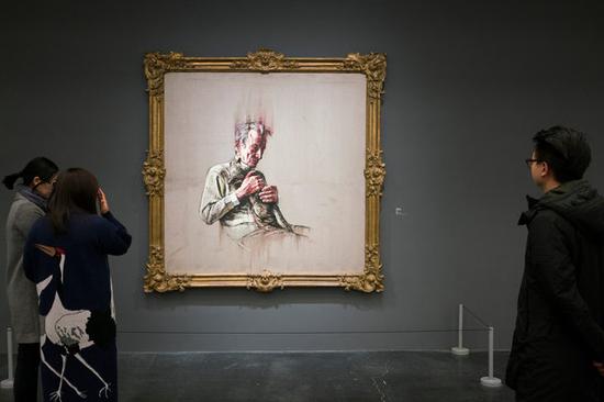 曾梵志的《弗洛伊德》(2011)在北京尤伦斯当代艺术中心的展览上