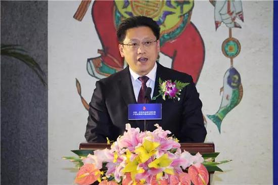 研究所研究员郑祖安先生,国泰恒信集团董事长陆奎先生等启动本次会议