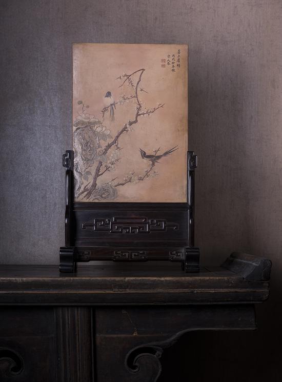 2016西泠秋拍 清早期·杨（栯）履乾制五彩堆泥绘案屏 37×27×0.6cm（不带座）