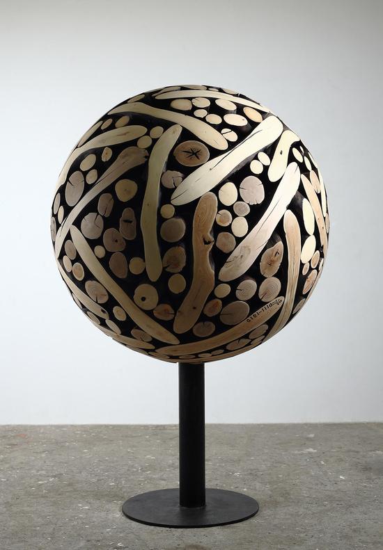 《0121-1110=112026》，李在孝，落叶松木&山茶树，Wood(chestnut&camellia)，120x120x185cm，2012