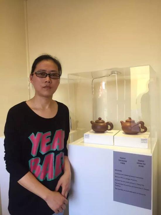 江苏省陶瓷艺术名人——何叶
参展作品:《石泉壶》、《环玉壶》