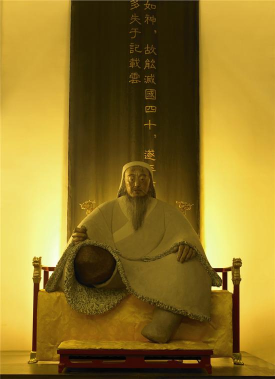 田世信，王者之尊之成吉思汗，188×178×183cm，大漆，玻璃钢，2009
