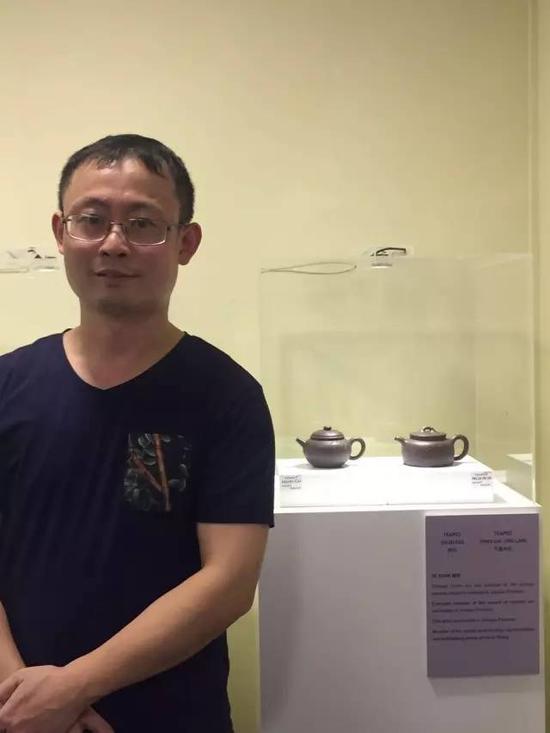 工艺美术师——葛烜
参展作品:《怀古壶》、《平盖井栏壶》