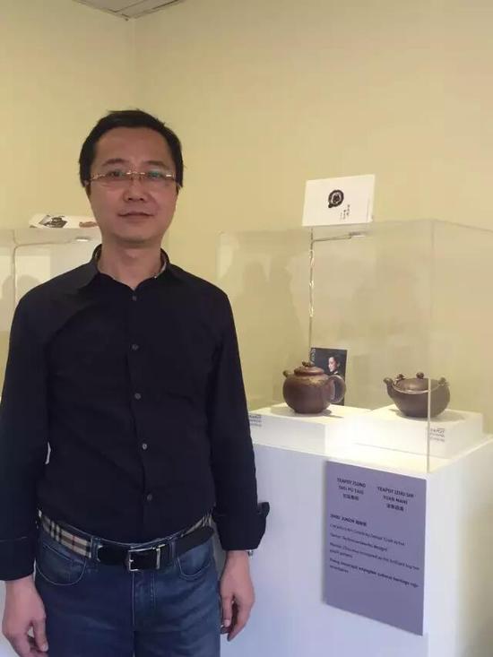 江苏省陶瓷艺术名人——周俊智
参展作品：《松鼠葡萄壶》、《诸事圆满壶》