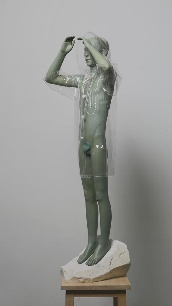 《河流》   117x45x33cm  树脂、塑料、石材  2012年（第三届中国雕塑大展中国雕塑青年新锐奖、山东省美术馆收藏）