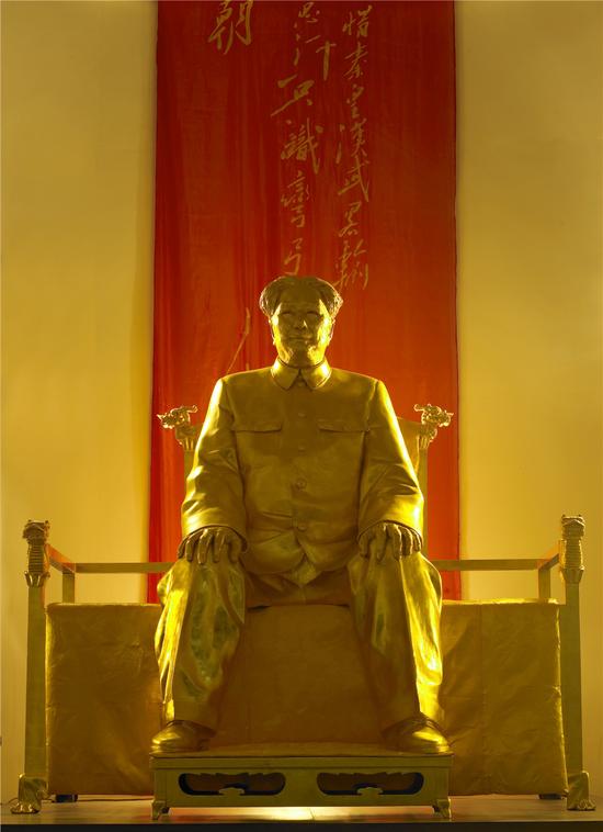田世信，王者之尊之毛泽东，207×204×160cm，大漆，玻璃钢，2008