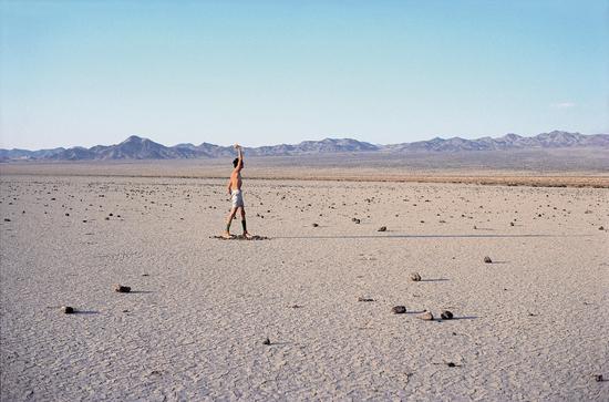安东尼·葛姆雷：《重新布置的沙漠》，1979年，现代装置艺术，美国亚利桑那死谷