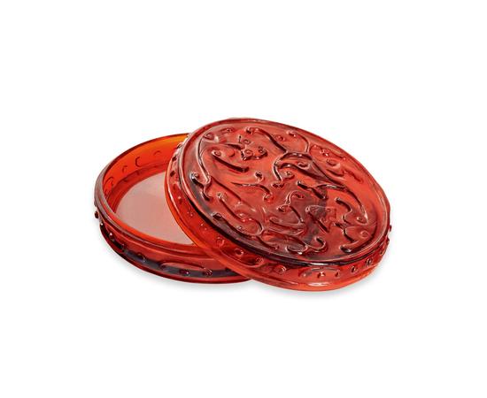 Lot 443 清中期 宝石红料螭龙纹香盒 径8cm 估价：150,000 - 200,000 RMB