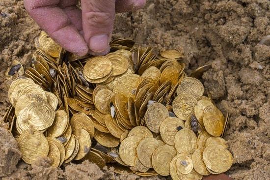 寻宝家发现300年前沉船宝藏 含价值450万美元