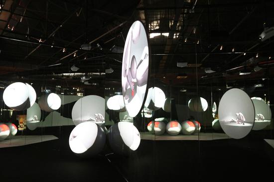 ����Yves Netzhammer&Bernd Schurer����•�ڴĹ�Ĭ����˼��&������•������¹�����Ʒ����Cemetery of Clouds�Ƶ���԰