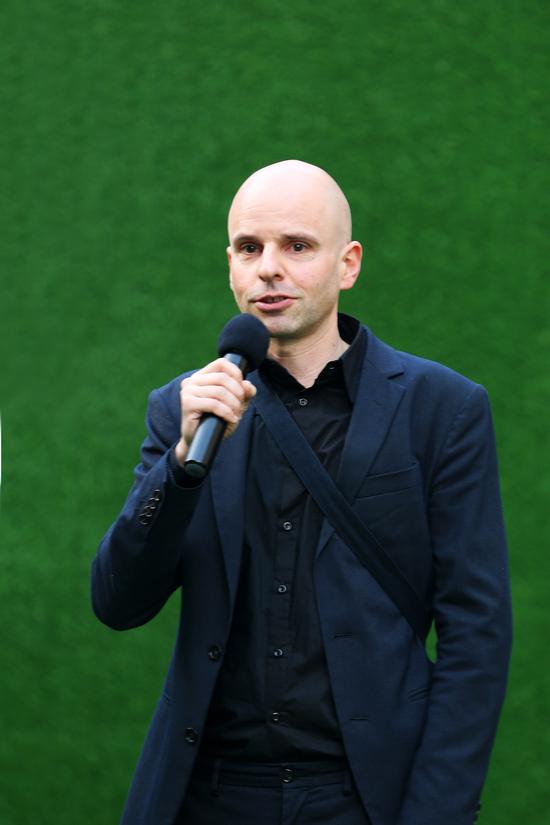 ��չ������Yves Netzhammer   ��ʿ