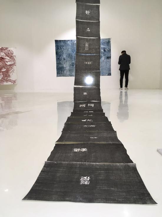 新汉语（仿电影风格）
2012-2014
纸上油墨、炭笔、蜡
A4 尺寸可变  29张