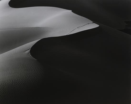 禾鸿2014年银盐印相作品《巴丹吉林沙漠》 68×85cm
