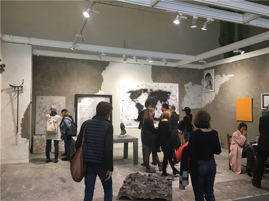 罗马仓库画廊(Magazzino Gallery)在2016年法国费亚克艺博会展位。图片来源：马丽亚