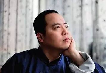 徐德亮，中国著名相声演员，被誉为曲艺界极传统与极现代结合的另类