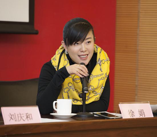 第十屆中國工筆畫大展新聞發布會舉行(圖8) 中國工筆基金代表、美博文化(北京)有限公司執行董事徐娟 在發布會現場
