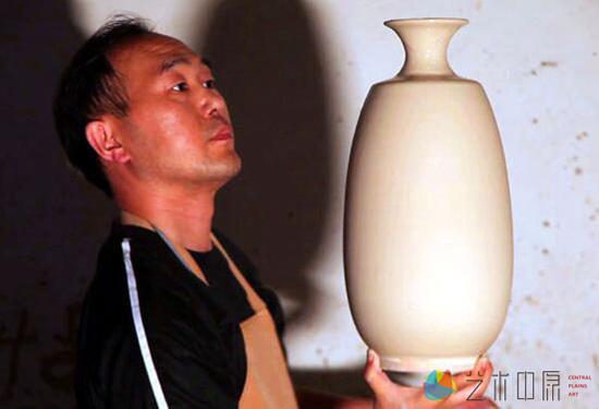 中国陶瓷设计艺术大师刘志钧