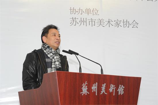 双年展评委代表、中国美术学院教授顾迎庆 <a href=http://www.make-web.cn><font class=font>介绍</font></a>评选情况