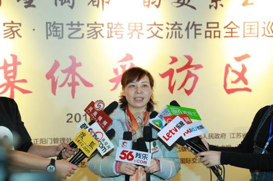 江苏省陶瓷名人、高级工艺美术师 范国歆接受媒体采访