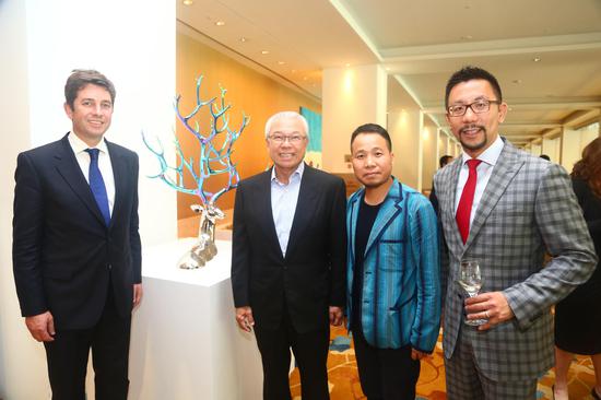 《再生-鹿》 不锈钢镀色  110x80x110cm  2015  胡润新加坡“再生”艺术酒会首展