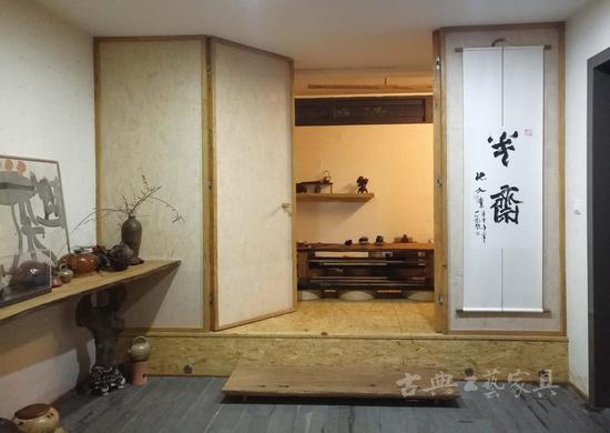 “半斋”茶室遵循魏晋文人审美品格,以自然、浑厚、朴实、稳重为贵。