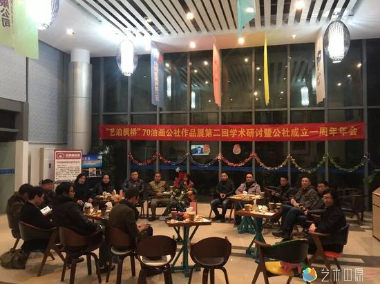 年12月23日
在苏州金鸡湖美术馆举办
“艺泊枫桥——70油画公社作品展（第二回）”
在苏州工业园区教育科技服务有限公司
举办学术研讨会暨第一次公社年会