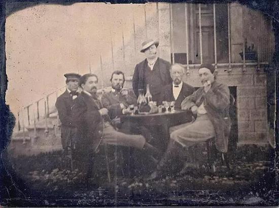 　　Emile Bernard、 Vincent van Gogh梵高（左三）、André Antoine， Paul Gauguin高更（右）- 1887年