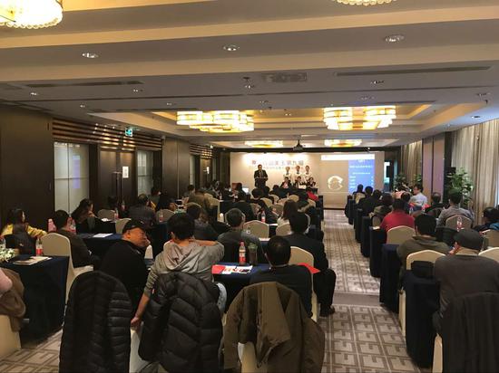 玉雕师收入_总收入93%来自硬件业务陆金所：德甲(2)