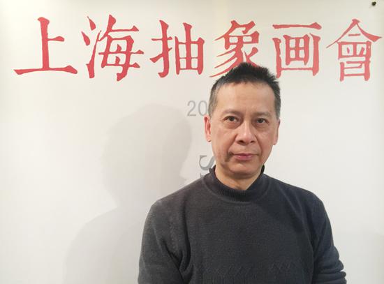 　　何 伟，1964年生，上海著名艺术家，同济大学美术教研室副教授，上海美协会员。 毕业上海华东师范大学艺术教育系油画专业。