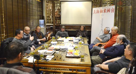 2016.12.29上海抽象画会成立会议。左起：蒋正根、吴晨荣、、许德民、王劼音、查国均、王克良、吕嵘、何伟等。