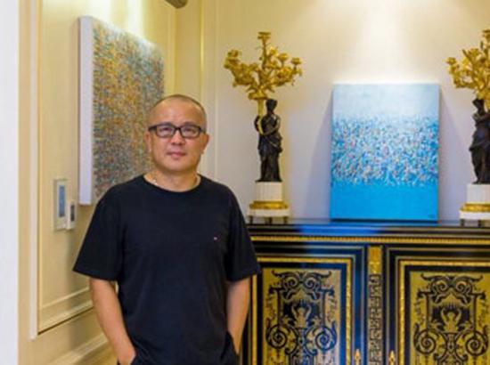 　　 王益辉，(1959.—) 生于上海， 著名抽象艺术家，1980年毕业于上海美专（今上海美术学院）早年代表作品“无限”曾在首届上海青年美术作品大展中荣获抽象作品最高奖。1995年移居加拿大，加拿大美术家协会会员，十年前回国在上海M50设立王益辉工作室。