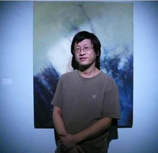 　　胡伟达， 1961年生于上海，上海著名抽象艺术家。1988年毕业于上海师范大学美术系，现任教于东华大学艺术设计学院。