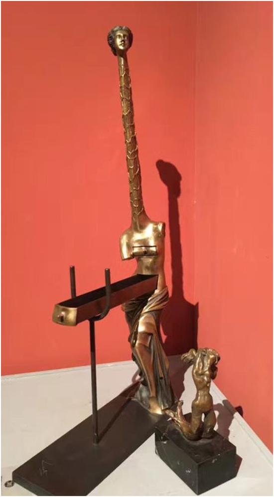 达利雕塑:《长颈鹿维纳斯》(Venus a la Giraffe) 57cm x28cm x9cm 青铜