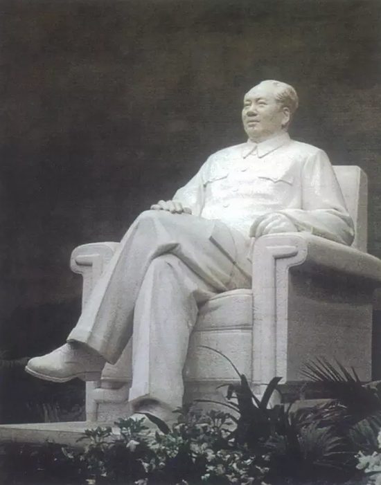 《毛主席坐像》