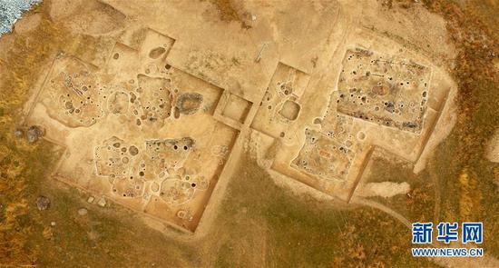 这是新疆尼勒克县吉仁台沟口青铜时代聚落房屋遗址（资料照片）