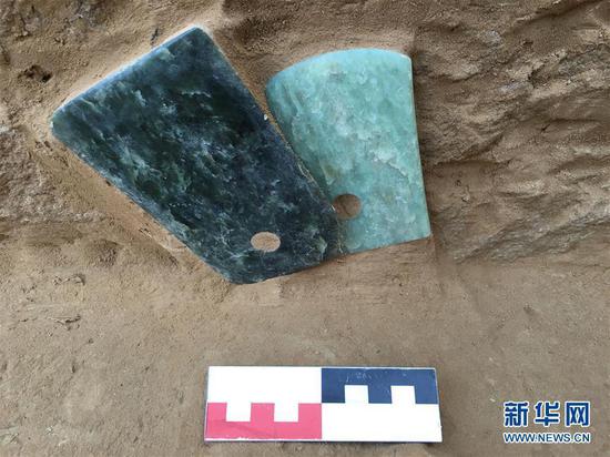 这是陕西神木县石峁遗址皇城台遗迹发现的玉器（2016年6月7日摄）