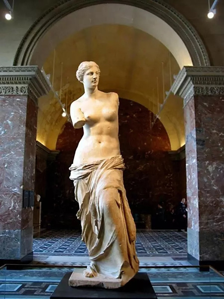 卢浮宫中最著名的希腊雕塑,断臂维纳斯