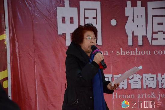 河南省陶协会长王爱纯女士对活动表示祝贺