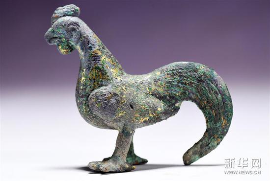 是1月11日在宜城市博物馆拍摄的修复完成的汉代鎏金铜鸡
