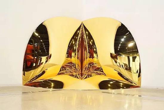 安尼施·卡普尔 Anish Kapoor - Corner disappearing into itself