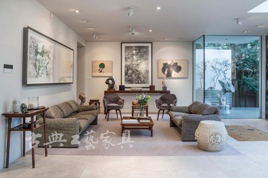 马克斯家居陈设，明式家具与中西方艺术品共处一室，完美结合。