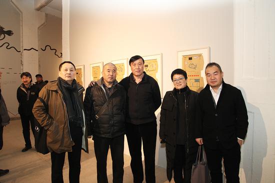 艺术家王功新、张培力、关伟、林天苗与孙永增馆长
