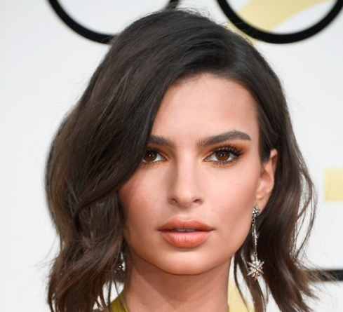 Emily Ratajkowski ǾSr 18XXâ ͵ĹŶ@ʯ